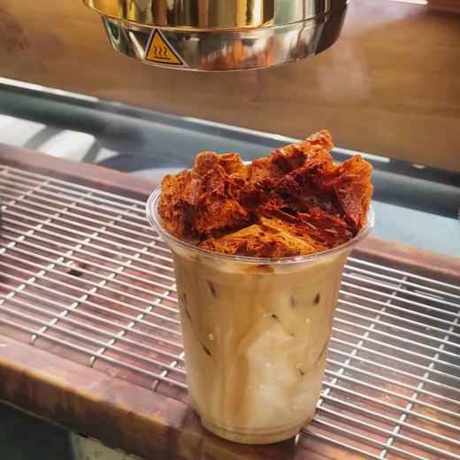 岩石焦糖拿铁（冻）（⭕️外卖焦糖脆脆易化，介意慎拍） 商品图0