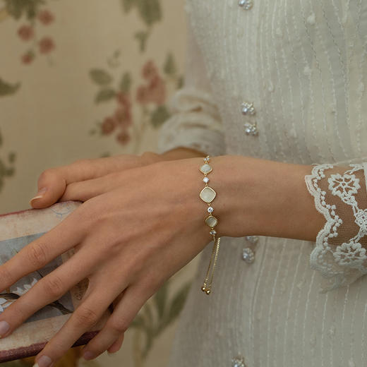 Oflye潮流饰品 猫眼石手链可调节抽拉式女高质感首饰轻奢小众设计精致闺蜜手饰品 商品图0