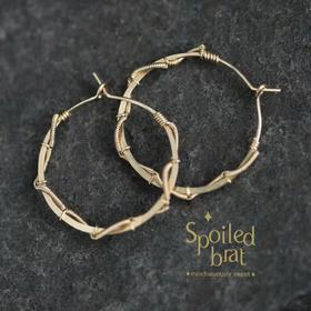 SpoiledBrat Jewelry金色缠绕耳圈