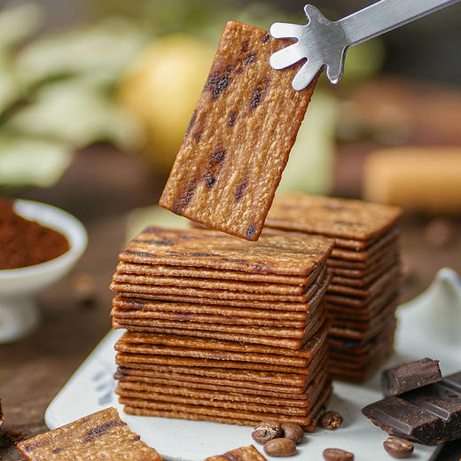 春节后陆续发货【咖啡控必入 新晋网红】一方云拾 岩烧咖啡黑巧饼干 纯可可脂 可可粉 看得到的巧克力碎 牛乳分离的进口奶油 0反式脂肪 休闲零食下午茶120g/盒 商品图3