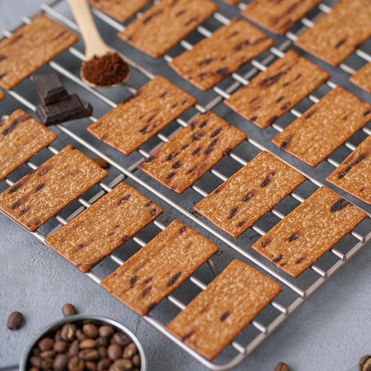 春节后陆续发货【咖啡控必入 新晋网红】一方云拾 岩烧咖啡黑巧饼干 纯可可脂 可可粉 看得到的巧克力碎 牛乳分离的进口奶油 0反式脂肪 休闲零食下午茶120g/盒 商品图4