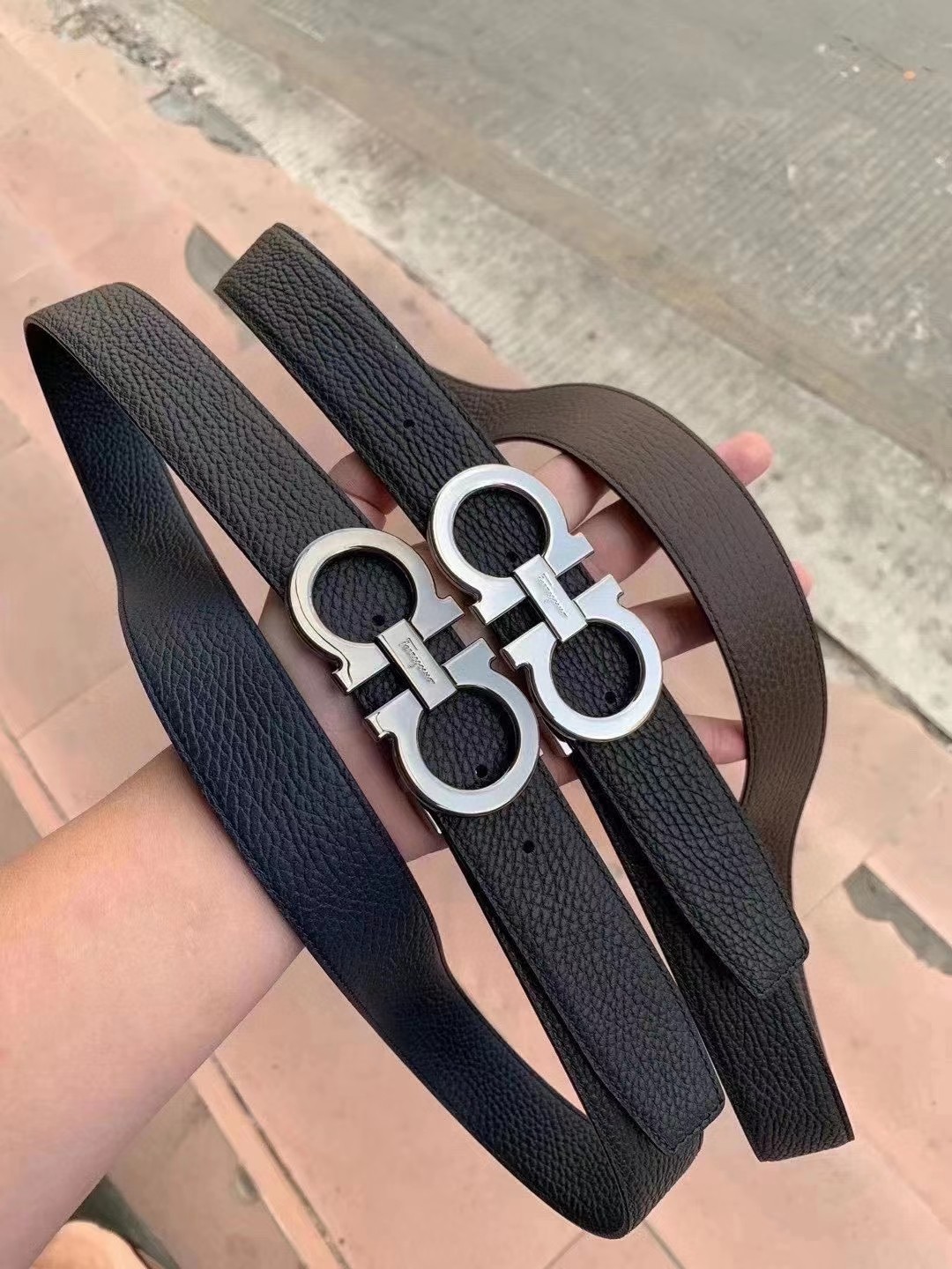 菲拉家FERRAGAMO男女士情侣款腰带，棕黑两面可用，货号679710.