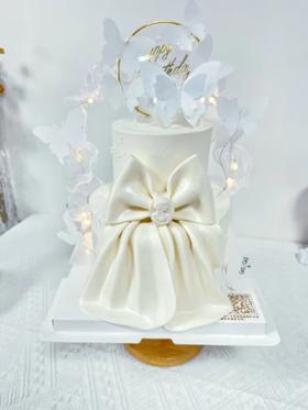 纯白蝴蝶结蛋糕（提前24小时预订）