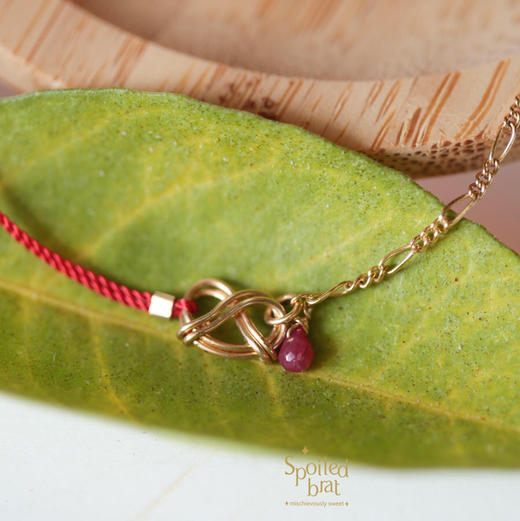 SpoiledBrat Jewelry双层碱水面包幸运红绳手链 商品图4