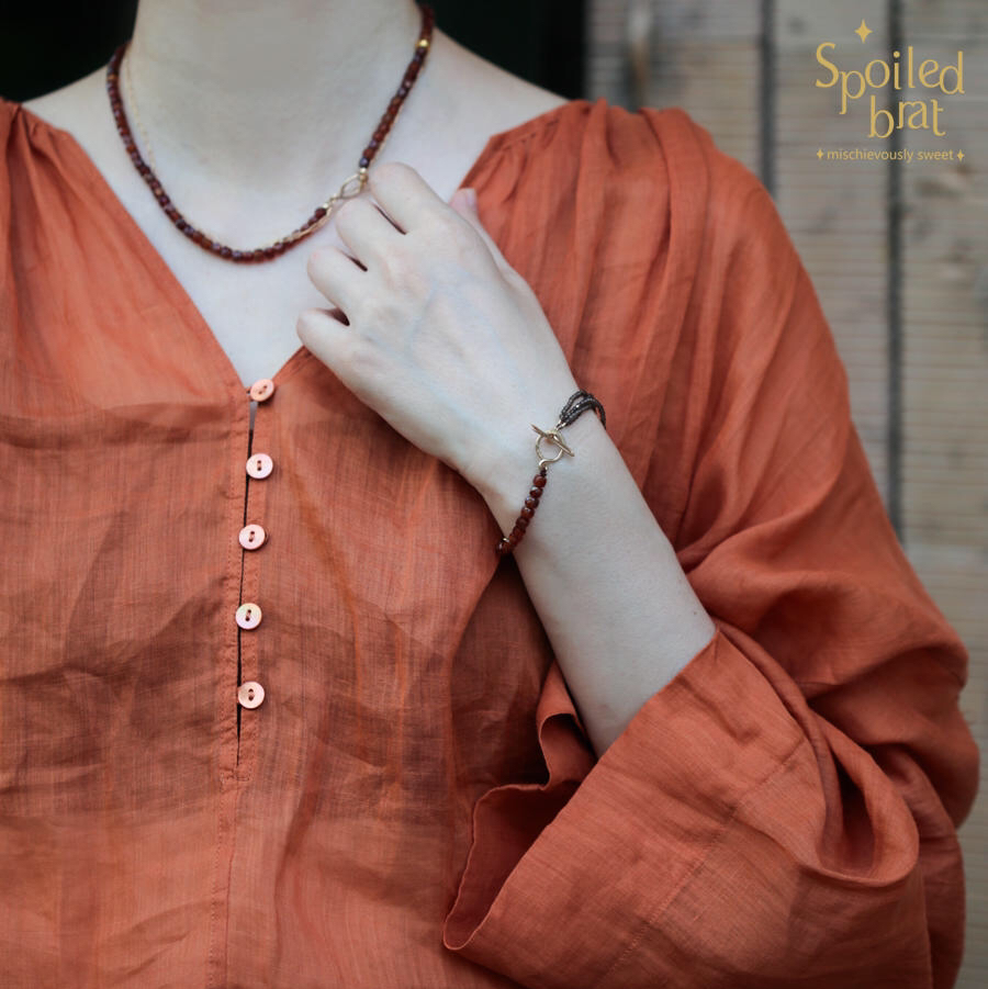 SpoiledBrat Jewelry石榴石OT扣项链