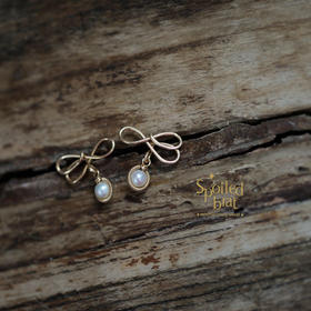 SpoiledBrat Jewelry蝴蝶结珍珠耳钉