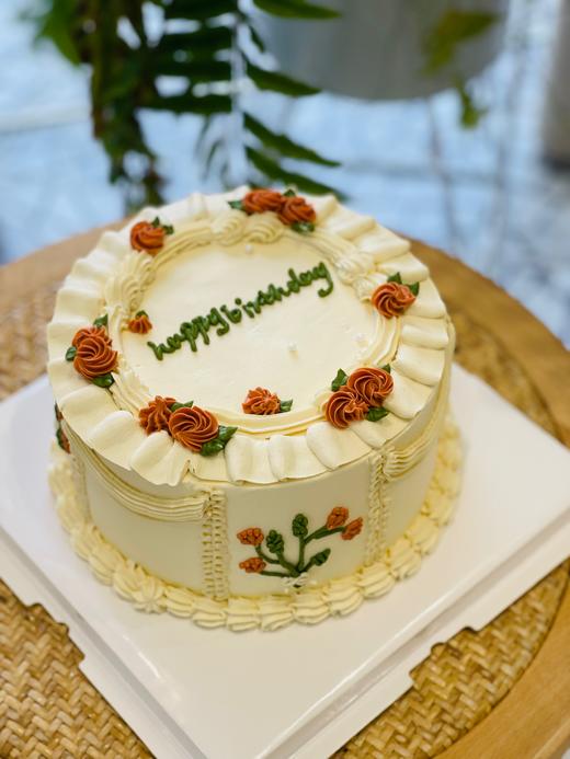 奶油霜裱花复古手绘蛋糕(《三十而已》里顾佳说，“我经常看着许子言在想，他什么时候能一个人睡觉，一个人吃饭，能管理好他自己的情绪，能把我还给我。”余生很长，我们女孩子要对自己好一点，过好每一个生日，照顾 商品图1