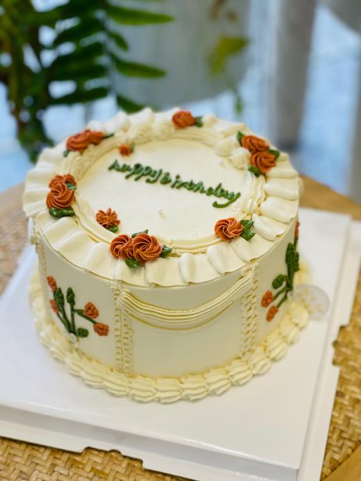 奶油霜裱花复古手绘蛋糕(《三十而已》里顾佳说，“我经常看着许子言在想，他什么时候能一个人睡觉，一个人吃饭，能管理好他自己的情绪，能把我还给我。”余生很长，我们女孩子要对自己好一点，过好每一个生日，照顾 商品图2