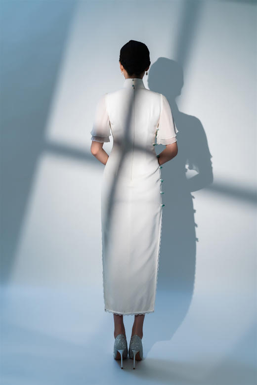 荷言HEYEN 霜露白【明星同款】白色格纹罗绿色玉石扣手工旗袍 商品图6