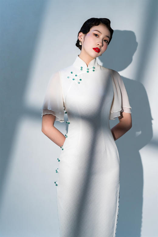 荷言HEYEN 霜露白【明星同款】白色格纹罗绿色玉石扣手工旗袍 商品图4