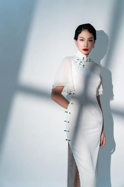 荷言HEYEN 霜露白【明星同款】白色格纹罗绿色玉石扣手工旗袍 商品图5