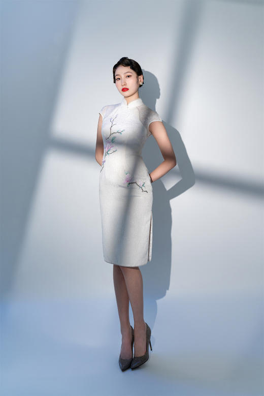 荷言HEYEN 玉殿春 白色真丝提花冠乐绉+玉兰手工刺绣+珍珠装饰 商品图9