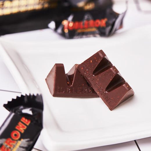 瑞士三角迷你黑巧克力/牛奶巧克力含蜂蜜及巴旦木糖分享装160g 特别添加巴旦木糖 045355/045354 商品图3