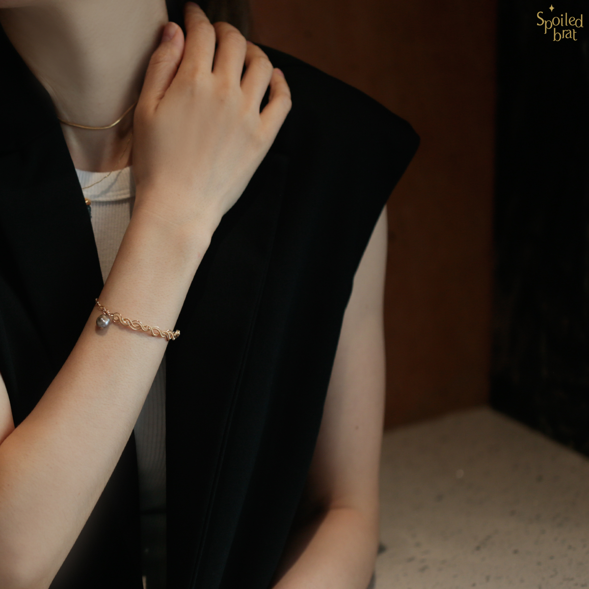 SpoiledBrat Jewelry编织麻花系列 | 银灰色巴洛克珍珠手链