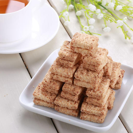 中国台湾日月棠咸蛋黄味/芝麻咸酥味方块酥饼干370g 量贩罐装层层酥香 051604/052054 商品图2