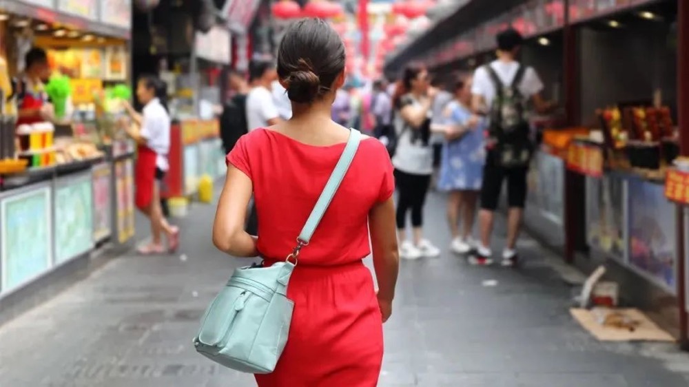 25岁的她们：家、闺蜜和身材我全都要！