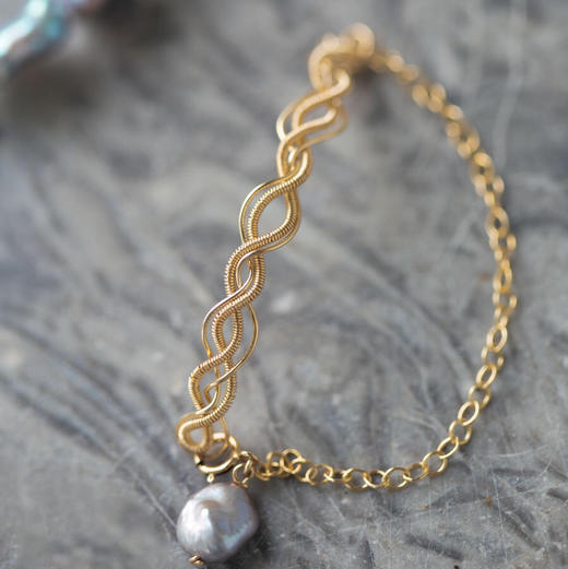 SpoiledBrat Jewelry编织麻花系列 | 银灰色巴洛克珍珠手链 商品图1