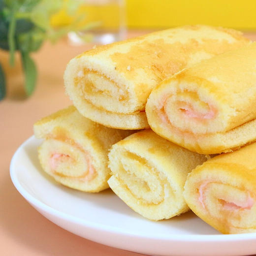 越南TIPO蛋糕卷180g牛奶味/草莓味 轻咬一口细腻清新柔嫩香甜 独立包装 052884/052885 商品图2