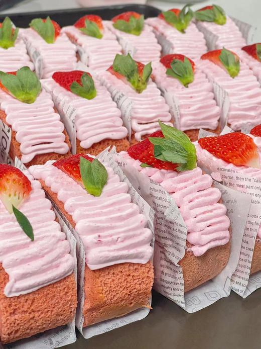 草莓红丝绒卷（十二点左右出货） 商品图0