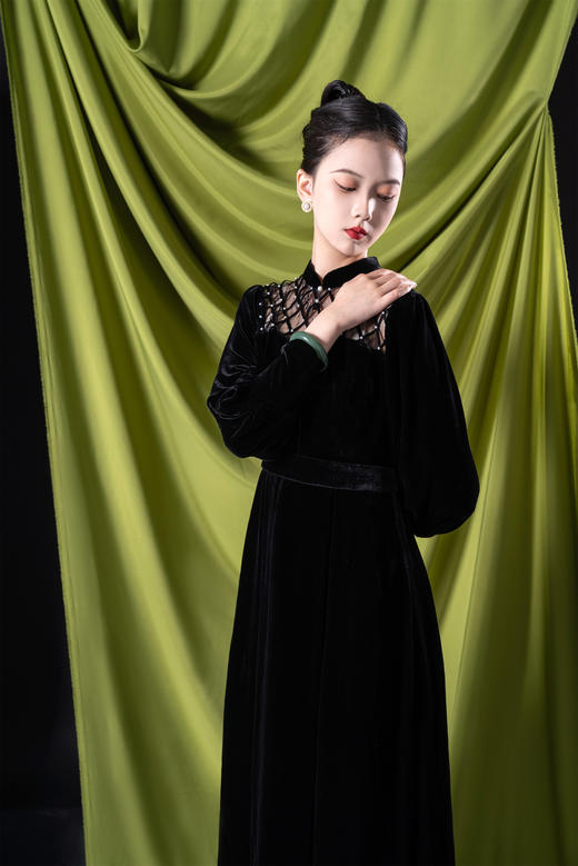 荷言HEHEN纯手工定制 秋暝 复刻黑色丝绒蚕丝编制流苏原创旗袍 商品图3