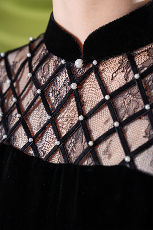 荷言HEHEN纯手工定制 秋暝 复刻黑色丝绒蚕丝编制流苏原创旗袍 商品图6