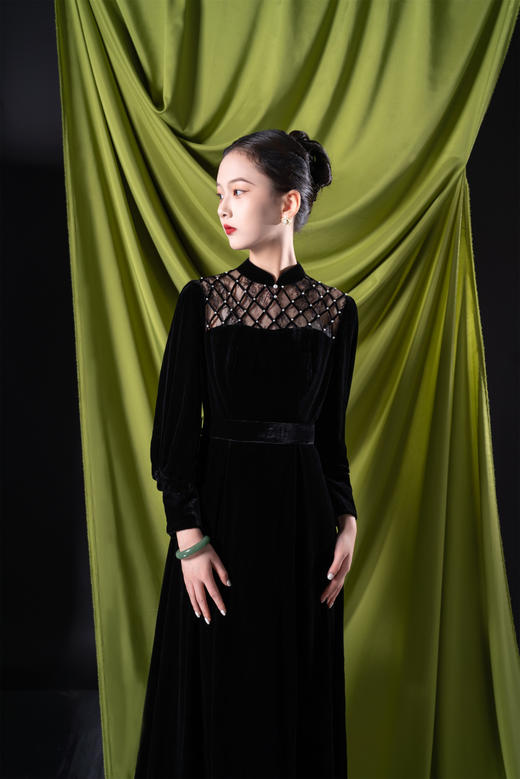 荷言HEHEN纯手工定制 秋暝 复刻黑色丝绒蚕丝编制流苏原创旗袍 商品图0