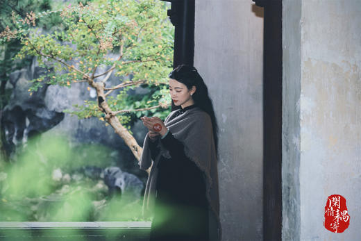 荷言HEHEN纯手工定制 秋暝 复刻黑色丝绒蚕丝编制流苏原创旗袍 商品图1