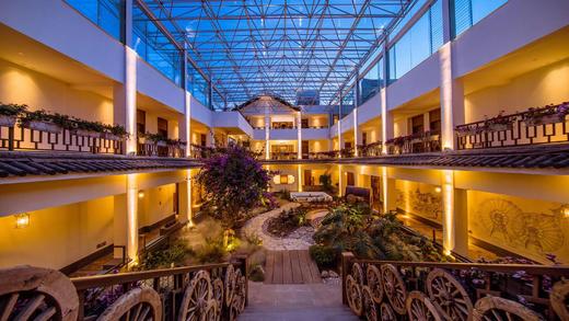 云南避暑 旅居丽江古城：丽江花马君亭酒店￥749起/单人3晚旅居度假，另还有6晚/14晚/29晚可选，2人起订，毗邻古城，坐落古城区花马街黄金地段 商品图1