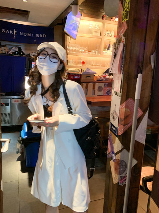 【99元任选2件】 韩版设计感高级感垫肩西服上衣/西装短裤 商品图0