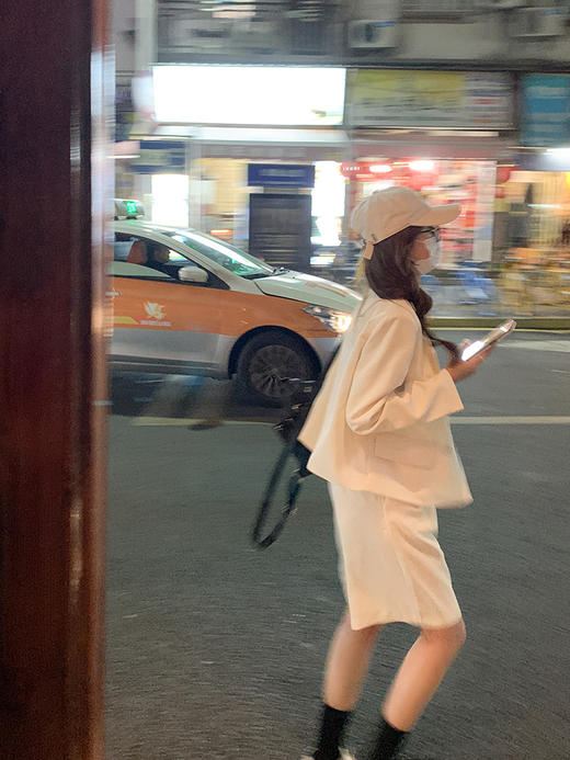 【99元任选2件】 韩版设计感高级感垫肩西服上衣/西装短裤 商品图3