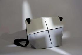 单向空间X纸现场丨水洗纸单肩包