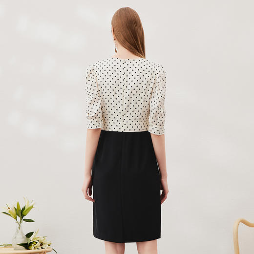 （容易掉钻，建议误拍）EITIE爱特爱春季新款优雅修身V领显瘦拼接波点连衣裙女6907634 商品图4