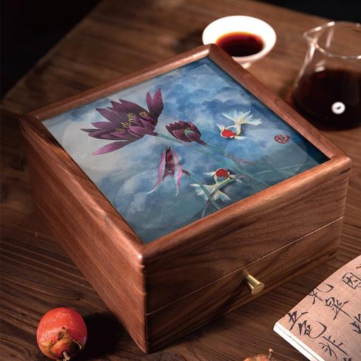 艷 湘绣  双层茶盒套装 北美胡桃木（带四杯+普洱茶） 商品图5