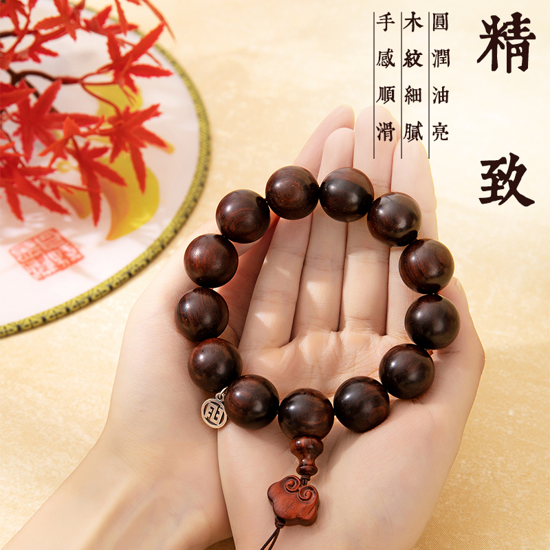 印度小叶紫檀祥云手串【下单即送价值199元白菩提手串】 大师创作、博物馆监制；珍贵的老料，质地密实坚硬；手工编织的延长绳；博物馆的logo纯银片采用做旧工艺