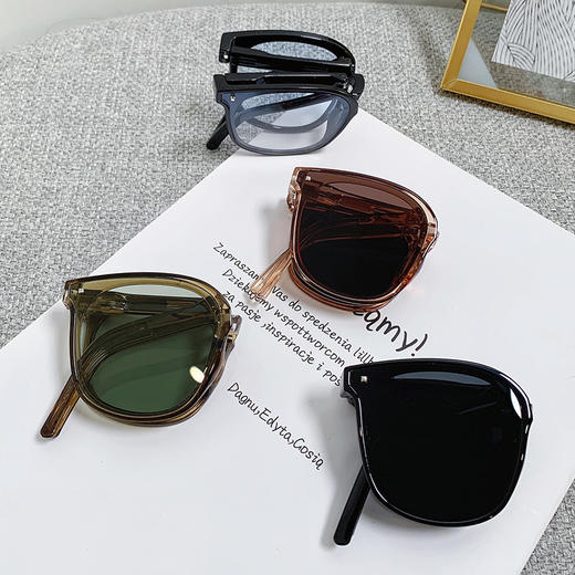 【买一赠一】口袋里的墨镜2.0 升级大镜框 可折叠超轻便携易收纳 防紫外线舒适男女同款 百搭太阳镜 商品图1