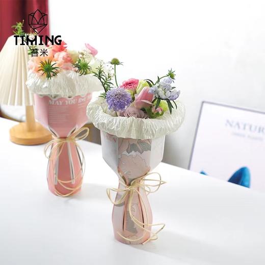 女神手捧鲜花多支盒 商品图3