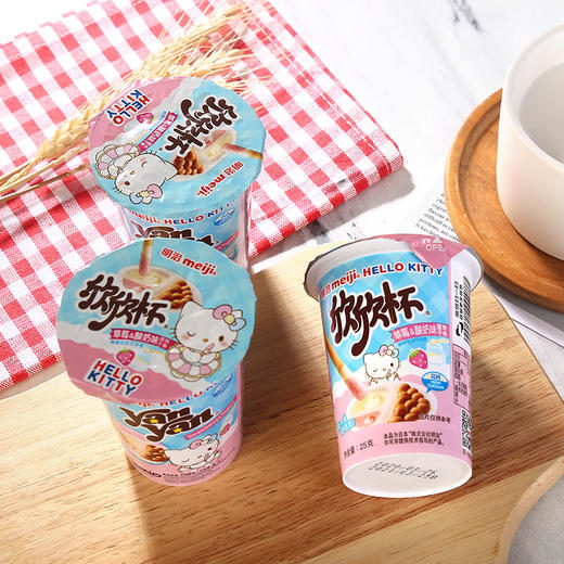 明治欣欣杯草莓酸奶味酱饼干条25g/杯 商品图0