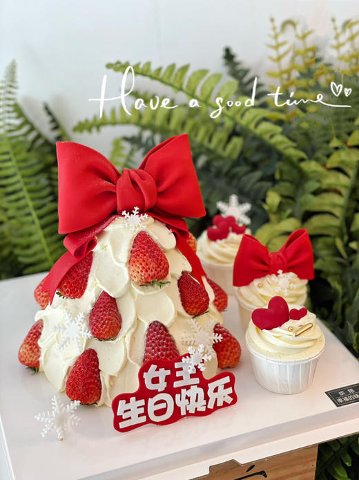 女王草莓塔组合蓝风车动物奶油，新鲜草莓夹心，翻糖可食用装饰，提前24小时预定 商品图2