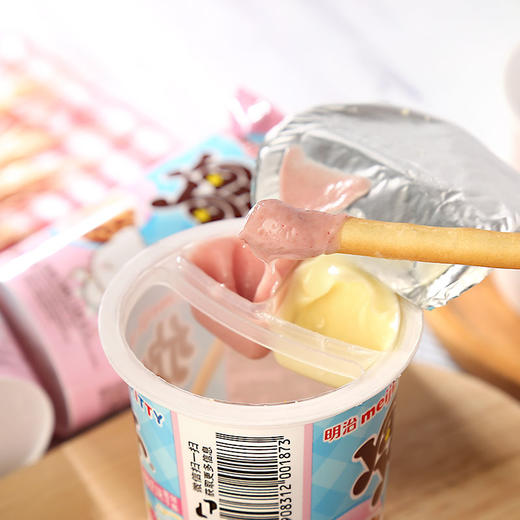 明治欣欣杯草莓酸奶味酱饼干条25g/杯 商品图3