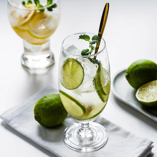 摩登主妇网红啤酒杯玻璃杯创意酒杯大容量红酒杯家用玻璃高脚杯 商品图1