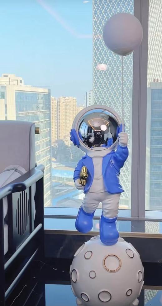 J-TY-YD007HL 宇航员（蓝白色）蓝牙音响和星球灯 商品图1