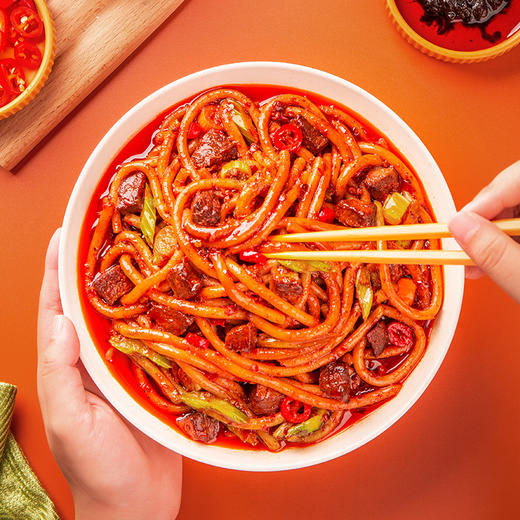 渣渣灰爆辣新疆炒米粉330g/盒含专用酱调料方便速食米线 商品图1