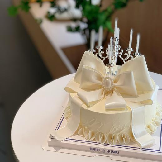 烛台蝴蝶结蛋糕，高级温柔蝴蝶结既浪漫又温柔，你永远是我心中的白月光（蛋糕需提前6小时下单，不接急单）【页面往下拉，有尺寸和口味选择】 商品图1
