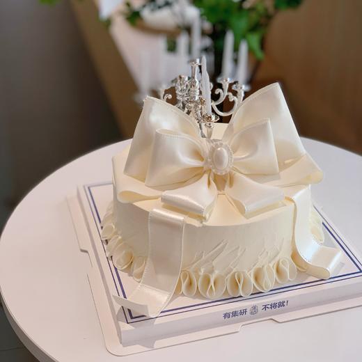 烛台蝴蝶结蛋糕，高级温柔蝴蝶结既浪漫又温柔，你永远是我心中的白月光（蛋糕需提前6小时下单，不接急单）【页面往下拉，有尺寸和口味选择】 商品图2
