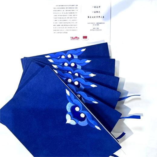 深山集市 蓝色 紫色 灰色 刺梨花笔记本 手工绒布刺绣刺梨花笔记本  书写 送礼 收藏用 麂皮绒 少数民族绣娘手作 含感谢信 商品图6