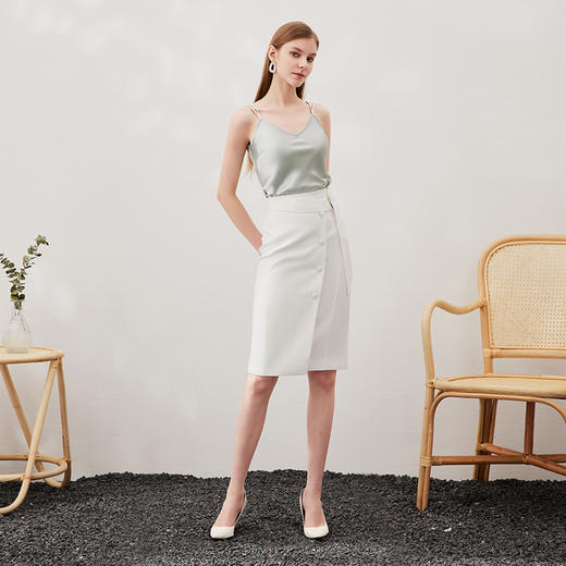 EITIE爱特爱夏季新款V领雪纺显瘦舒适内搭背心吊带小上衣7013703 商品图5