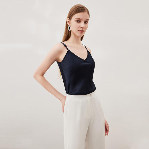 EITIE爱特爱夏季新款V领雪纺显瘦舒适内搭背心吊带小上衣7013703 商品图7