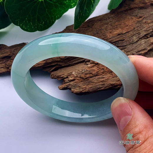 派瑞翡翠 翡翠手镯 糯种 浅绿 商品图3