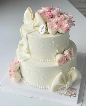 蝴蝶结鲜花双层（提前24小时预订）