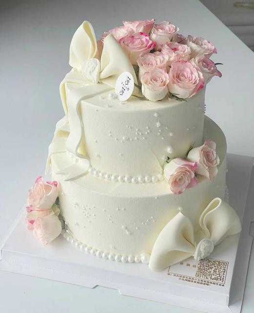 蝴蝶结鲜花双层（提前24小时预订） 商品图0